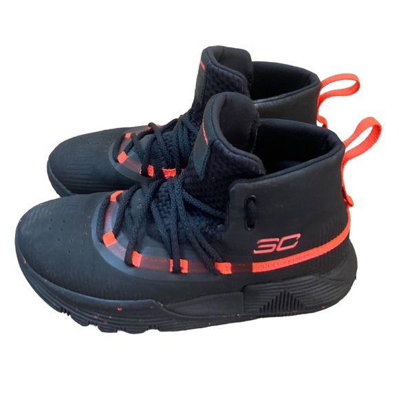 Under Armour Charged Boys Mid Top Athletic Shoes Size 1Y EUC - Picture 5 of 9